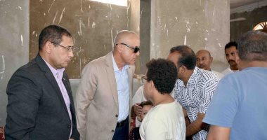 محافظ الأقصر يؤدى واجب العزاء فى شهداء ضحايا حادث ترعة أصفون