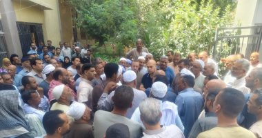 نائب المحافظ يلتقى عددًا من المواطنين لتقنين أوضاعهم