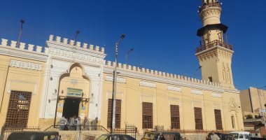 من العمرى إلى شيخ العرب همام.. مآذن قنا تتشابه وتروى حكاية أكثر من 400 عام من الإبداع.. تتكون من الطوب اللبن والجيرى والمحروق وكان المؤذن الكفيف يفضل اختياره وقتها لخصوصية المنازل المجاورة.. صور مئذنة المسجد العتيق