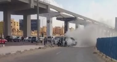 حريق سيارة ميكروباص على طريق المحور دون إصابات حريق في سيارة ميكروباص