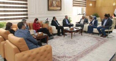 محافظ الوادى الجديد يلتقى وفد شركة فوسفات مصر لبحث إنشاء أول مدرسة تعدينية