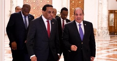 رسائل دعم مصرية فى أول زيارة لرئيس وزراء السودان عقب تولى منصبه