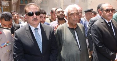 محافظ المنوفية يتقدم جنازة الرائد أحمد حافظ ويقدم واجب العزاء لأسرته.. صور