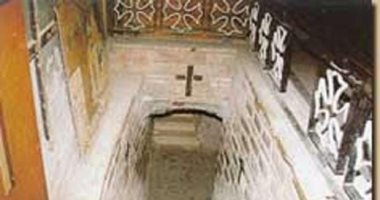 كنيسة السيدة العذراء مريم بمسطرد.. كنيسة أثرية ذات طابع ديني وتاريخي مميز.. الأنبا مرقس: إنشاء الكنيسة الأولي في القرن الرابع الميلادي.. بعد زيارة السيدة العذراء والسيد المسيح.. وتم تدشينها عام 1185م السلم المؤدى للمغارة المقدسة