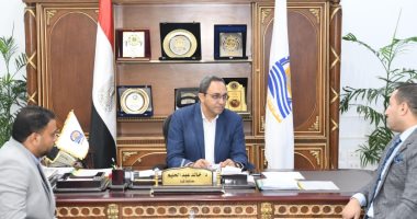 محافظ قنا يبحث إنشاء 50 مركزا تجاريا بمختلف المدن