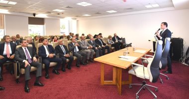 مساعد وزير الإسكان يلتقى عددا من سفراء مصر الجدد بالخارج 