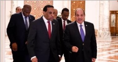 جانب من لقاء الرئيس السيسى ورئيس وزراء السودان 
