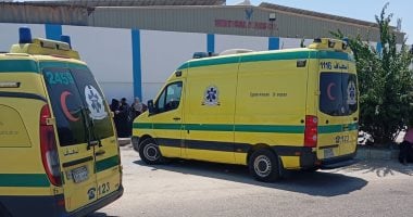 السيطرة على حريق بمصنع ملابس بالمنطقة الصناعية فى الإسماعيلية سيارات الإسعاف فى مكان الحريق