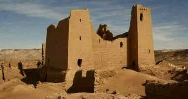 حصون رومانية منيعة فى عمق الصحراء.. أم الدبادب أغرب موقع أثرى بالوادى الجديد ام الدبادب شمال مدينة الخارجة