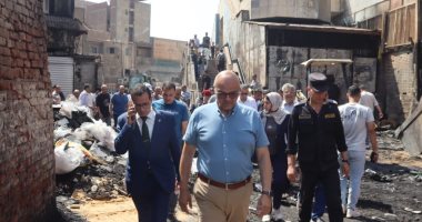 حملة لإزالة الباكيات العشوائية بشبرا الخيمة بعد حريق أمس.. فيديو وصور