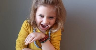احجار كريمة تهدئ الأطفال.. صورة توضيحية