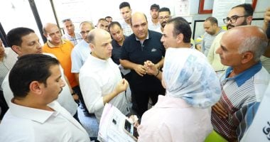 محافظ كفر الشيخ يلتقى بالمواطنين ويبحث الشكاوى