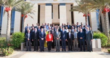 وزير الصحة يوجه بتسريع الاستجابة لاحتياجات المرضى ومتابعة نظام تقييم العاملين اجتماع وزير الصحة مع قيادات الوزارة ورؤساء القطاعات والهيئات