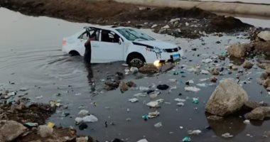 سقوط سيارة فى مياه ملاحة بورفؤاد ببورسعيد.. صور موقع الحادث