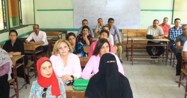 تدريب معلمى سوهاج على إنشاء محتوى رقمى باستخدام الذكاء الاصطناعى