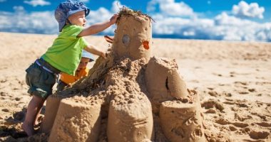 يوم اللعب في الرمال.. 3 أبراج بتستمتع بالنحت والرسم على الرمل