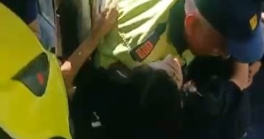 الحماية المدنية تستخرج محتجزة من داخل سيارة انقلبت بها بطريق السويس الصحراوى