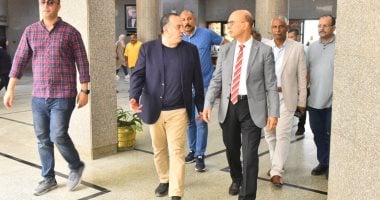محافظ أسيوط يهنئ الدكتور أحمد المنشاوى بتجديد الثقة رئيسًا لجامعة أسيوط جانب من الحدث