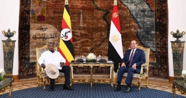 الرئيس السيسى فى مؤتمر صحفى مع نظيره الأوغندى: ملف المياه يمثل جزءًا من حملة الضغوط على مصر لتحقيق أهداف أخرى.. "مخطئ" من يعتقد أننا سنغضّ الطرف عن حقوقنا المائية.. ووعي المصريين ركيزة أساسية لمواجهة أى تهديد السيد الرئيس عبد الفتاح السيسي ويويري موسيفيني رئيس جمهورية أوغندا