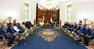الرئيس السيسى يستقبل نظيره الأوغندى بقصر الاتحادية.. صور 