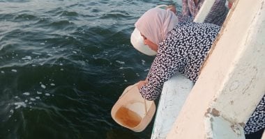  إنزال كميات من يرقات الجمبري للبحيرة
