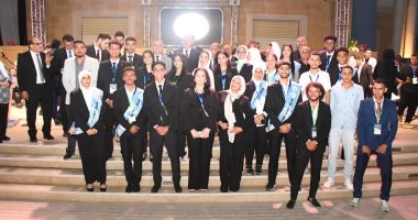 تكريم الوفود المشاركة فى ملتقى القادة الأول بمشاركة 15 جامعة و450 طالبًا وطالبة