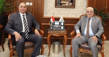 نقيب المحامين يلتقى رئيس القومية للتأمين الاجتماعى لبحث سبل تيسير الإجراءات خلال اللقاء