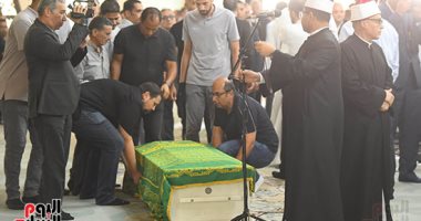 وصول جثمان الدكتور  على المصيلحى إلى مسجد الشرطة بالشيخ زايد