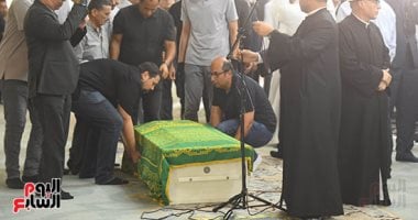 وداع يليق بمسيرة رجل دولة.. جنازة الدكتور على المصيلحى بين الدموع والدعاء.. أوصى بالشيخ علي جمعة إمامًا لصلاة الجنازة.. وأهالي الشرقية يخرجون فى رحلة حب ووفاء للفقيد ونظرة وداعه الأخير جنازة الوزير السابق الدكتور على مصيلحى