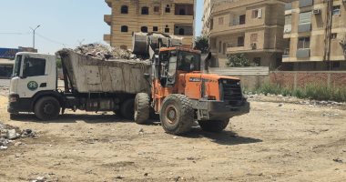 حملات مكثفة لرفع تراكمات القمامة بحى ثالث الإسماعيلية