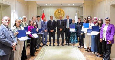 وزير التعليم يكرم الطلاب أوائل مدارس النيل المصرية الدولية