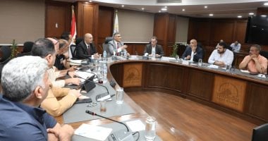 محافظ الجيزة يعقد اجتماعًا لمتابعة ملفات العمل 