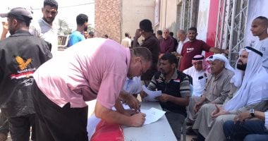 اللجنة المصرية توزع آلاف الطرود الغذائية على سكان غزة