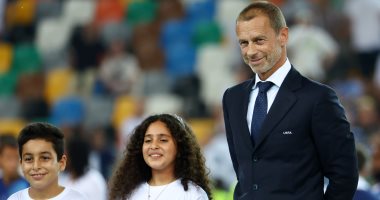 باريس سان جيرمان يتسلم كأس السوبر الأوروبي بحضور فلسطيني مميز (فيديو) - اليوم السابع