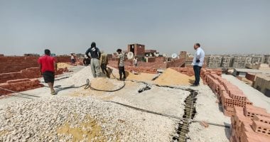 محافظة الجيزة تزيل 6 أبراج مخالفة فى منطقة البينى بالهرم