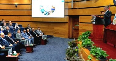 لقاء وزير البترول مع قيادات الوزارة