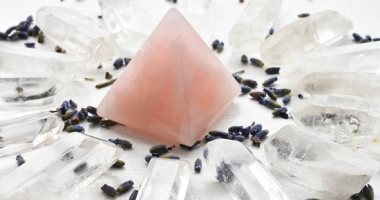 إزاى تستخدم الأحجار الكريمة للتخلص من الكسل واستعادة النشاط؟