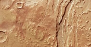 مركبة الفضاء الأوروبية مارس إكسبريس تكشف وديانًا عميقة تتعلق بالماضى الجليدى للمريخ