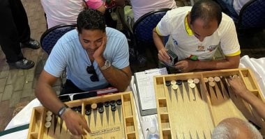 انطلاق دورى المقاهى للألعاب الترفيهية "الطاولة" و"الدومينو" بالإسكندرية لأول مرة.. تأهيل الفائزين لبطولة العالم وجوائز مالية بإجمالى 250 ألف جنيه.. و"السياحة والمصايف": إحياء الموروث الشعبي بروح عصرية.. صور انطلاق فاعليات الدورى