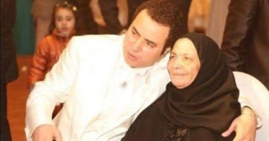 الفنان صبحى خليل ووالدته