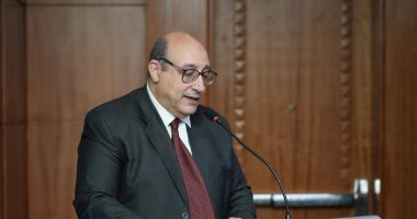 محمد عبد السلام أبو خزيم يقدم دراسة عن التحليل الرباعى للحالة الراهنة لتوظيف الذكاء الاصطناعى فى صناعة الفتوى