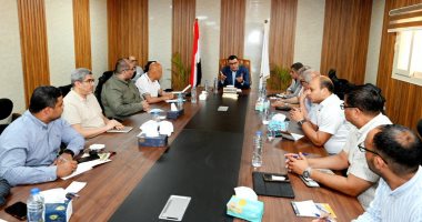 وزير الإسكان يتابع موقف المشروعات التنموية بالساحل الشمالى الغربى