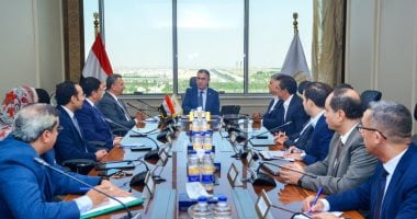وزير التموين يتابع تنفيذ المستودعات الاستراتيجية لزيادة مخزون السلع الغذائية جانب من الاجتماع