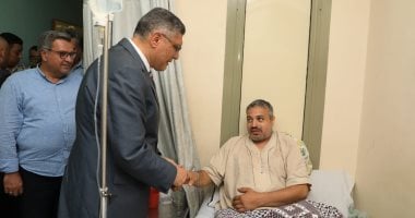 محافظ الجيزة يطمئن على الحالة الصحية لشهاب عبد العزيز بطل واقعة فتاة المنيب محافظ الجيزة فى زيارة شهاب بتاع الجيزة