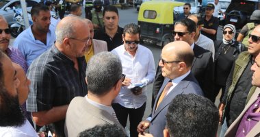 محافظ كفر الشيخ يستمع لشكاوى وطلبات المواطنين خلال جولته الميدانية