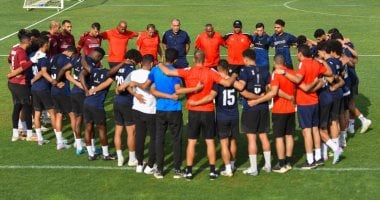 علي ماهر يعقد جلسة مع لاعبي سيراميكا لتصحيح المسار فى الدوري على ماهر مع لاعبي سيراميكا