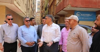 محافظ الجيزة يقود أعمال إزالة 6 أبراج مخالفة بشارع اللبيني فى الهرم.. صور محافظ الجيزة يقود أعمال إزالة 6 أبراج مخالفة بشارع اللبيني