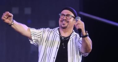 هشام عباس وكايرو كافيه وفلكلور كازاخستان على مسرح المحكى غدا هشام عباس