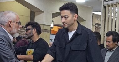 حمادة هلال ومحمد لطفى وأنوشكا فى عزاء تيمور تيمور حمادة هلال