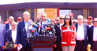 رسالة مصرية فلسطينية من أمام معبر رفح: إسرائيل تمنع دخول المساعدات ودمرت الجانب الفلسطيني لبوابته.. وزير الخارجية يدعو للضغط على تل أبيب لوقف إطلاق النار.. ورئيس وزراء فلسطين: قطاع غزة جزء لا يتجزأ من دولتنا